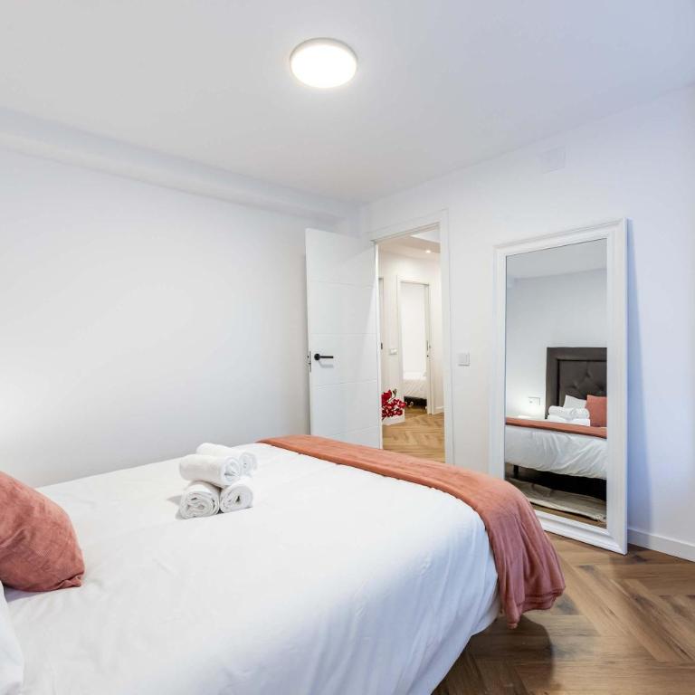 City Charm - Stylish 3BD in Malaga Centro - Apartment - 10
