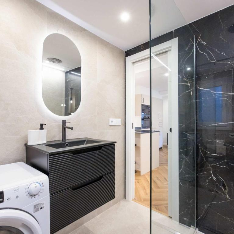 City Charm - Stylish 3BD in Malaga Centro - Apartment - 6
