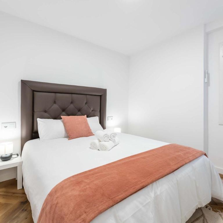 City Charm - Stylish 3BD in Malaga Centro - Apartment - 9