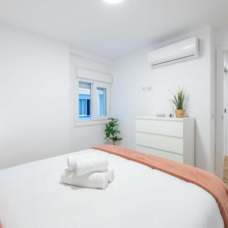 City Charm - Stylish 3BD in Malaga Centro - Apartment - 12