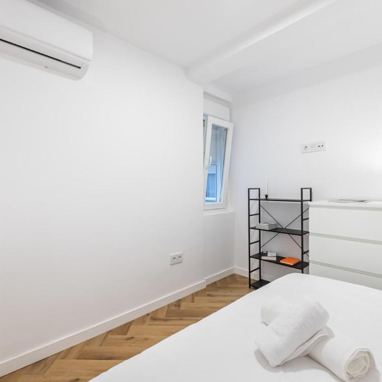 City Charm - Stylish 3BD in Malaga Centro - Apartment - 15