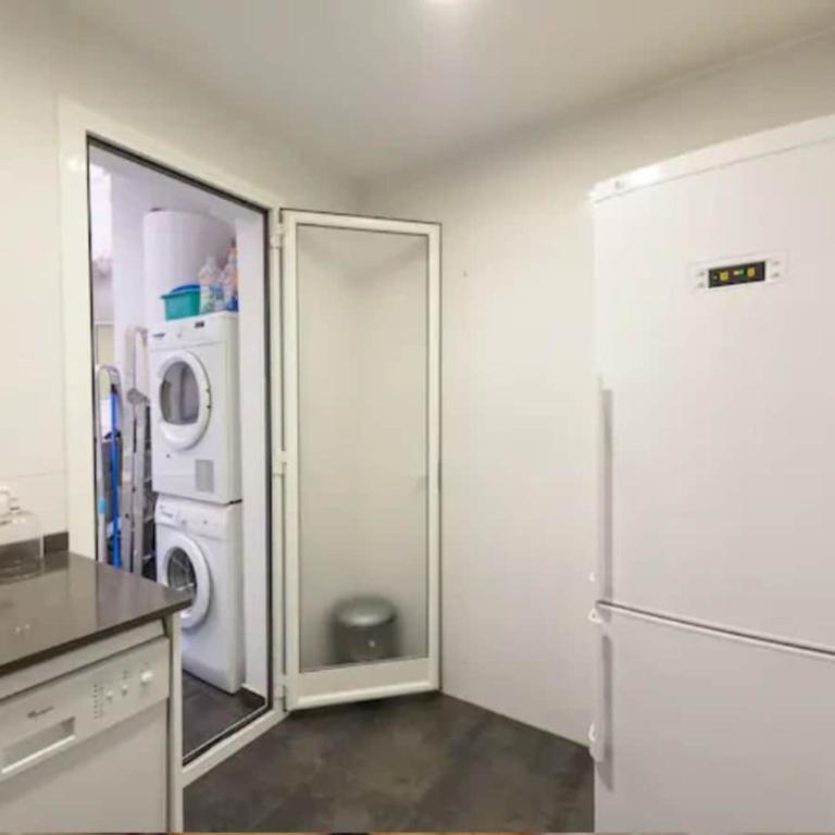 Ramblas Rentals Unique & Spacious Flat 4BR Terrace 20M Ramblas - One-Bedroom Apartment with Balcony - 16
