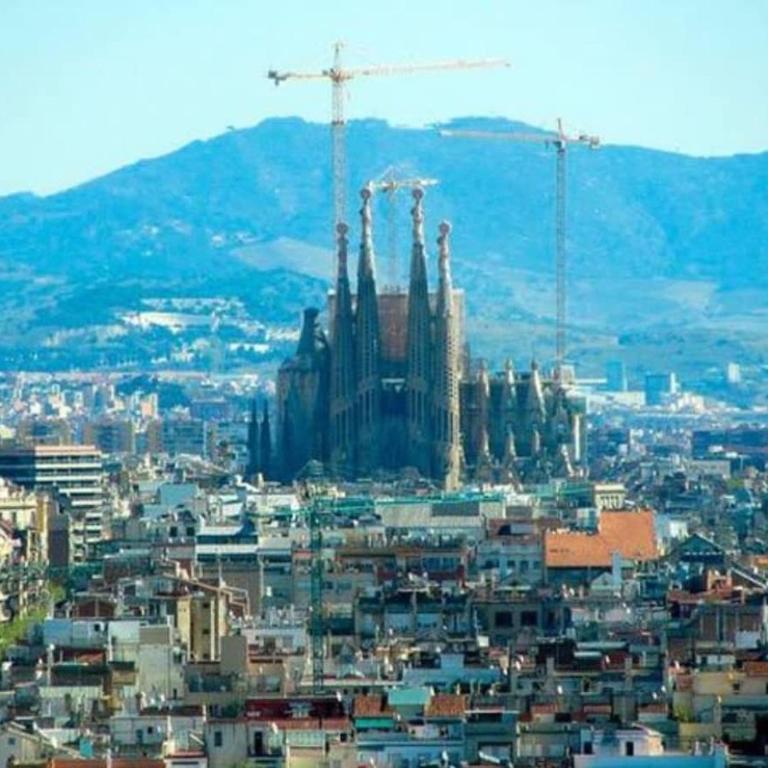 Ramblas Rentals Unique & Spacious Flat 4BR Terrace 20M Ramblas - One-Bedroom Apartment with Balcony - 24