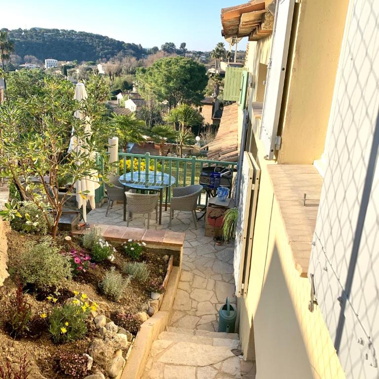 maison en duplex avec jardin - Appartement - Vue sur Jardin - 11