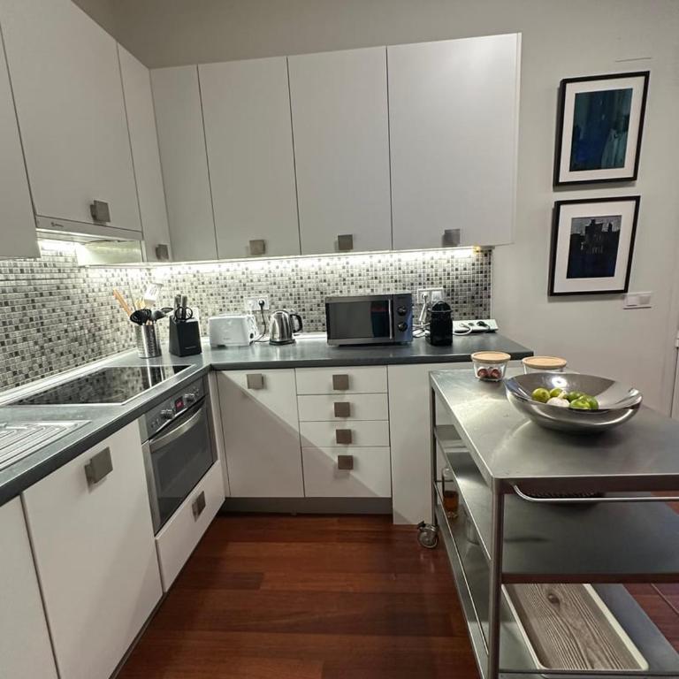 Stylish & Cozy 1BR Steps from Royal Palace | By Airnest - Appartement 1 Chambre - 2
