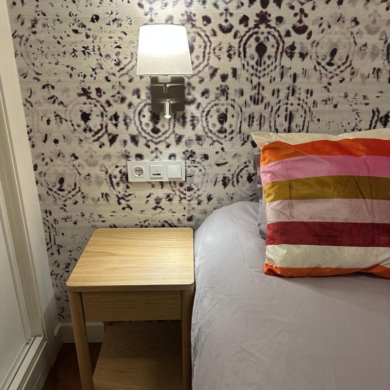 Stylish & Cozy 1BR Steps from Royal Palace | By Airnest - Appartement 1 Chambre - 22