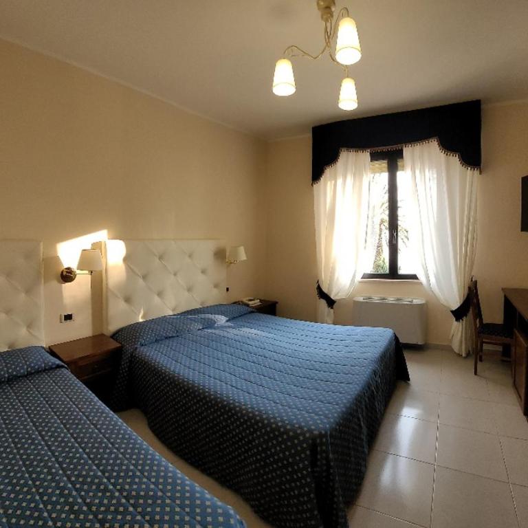 Hotel Eden Sul Lago - Camera Familiare con Vista Lago - 1