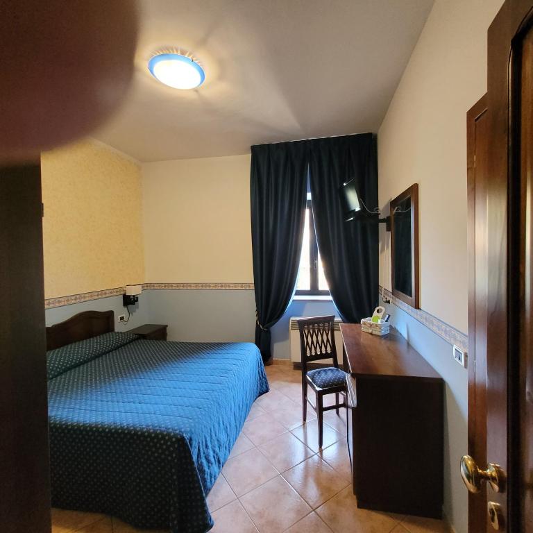 Hotel Eden Sul Lago - Camera Matrimoniale con Vista Montagna - 1