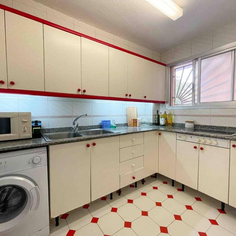 Top location with a pool and terrace! - Apartamento de 2 dormitorios - 8