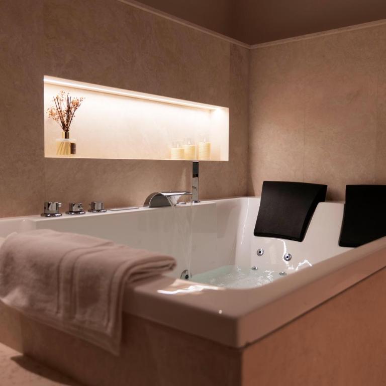 HeySuite Classic - Luxury House - Navona - Camera Queen - 3