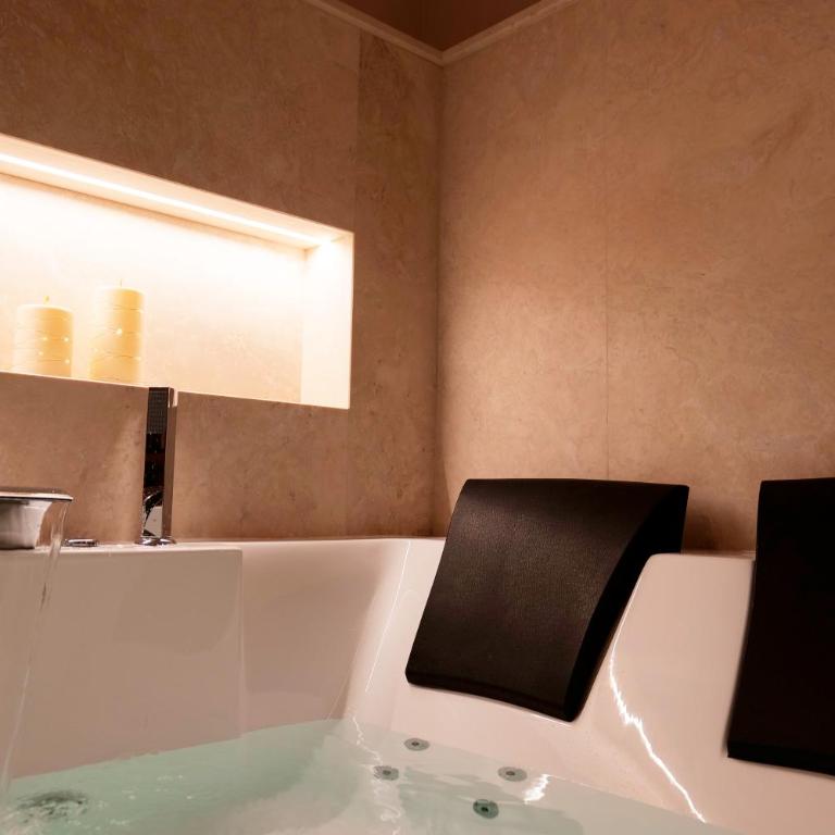 HeySuite Classic - Luxury House - Navona - Camera Queen Deluxe - 6
