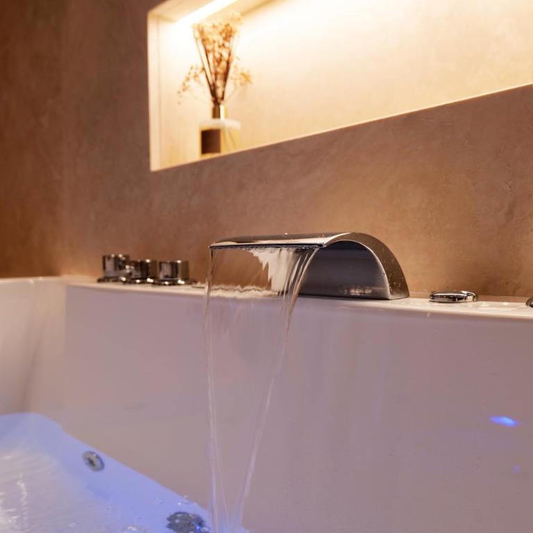 HeySuite Classic - Luxury House - Navona - Camera Queen - 9
