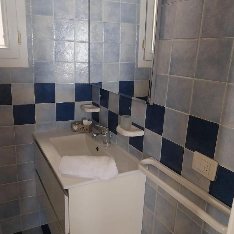B&B Centrale - Camera Matrimoniale Deluxe (2 Adulti + 1 Bambino) - 6