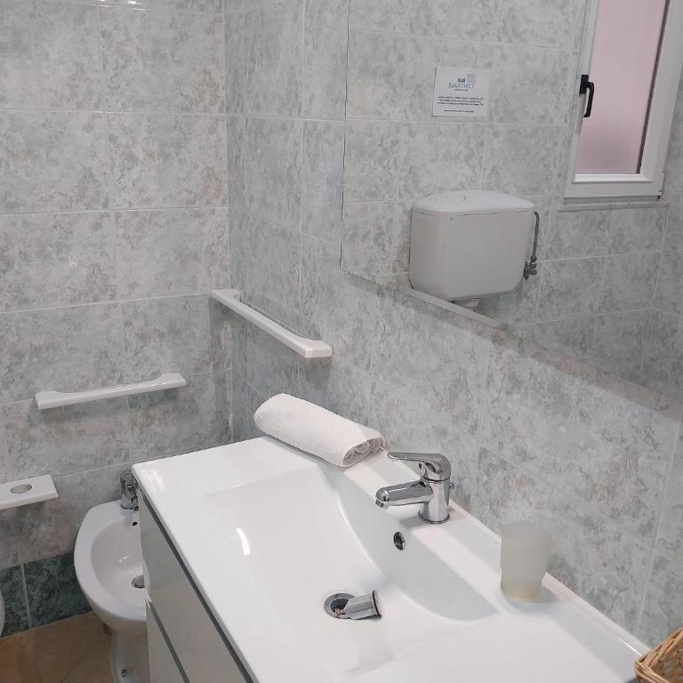 B&B Centrale - Camera Tripla - 8