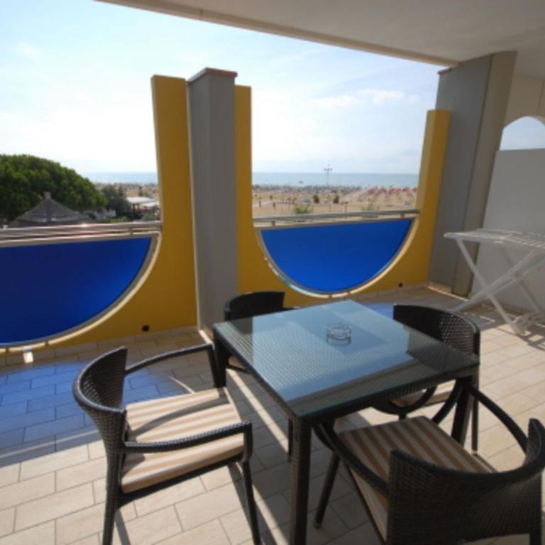 Seaside escape apartment with pool view - Apartment - 1