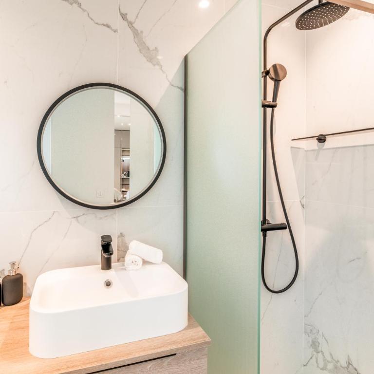 Elegant Luxury Studio Paris 1st - One-Bedroom Apartment - 14