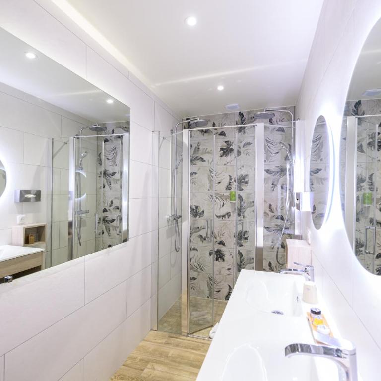 Hotel Beaucour - Chambre de Charme avec Douche ou Baignoire Balnéo - 16