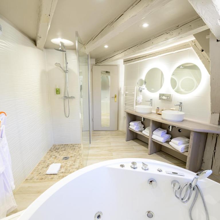 Hotel Beaucour - Suite Duplex avec Baignoire Balnéo - 3