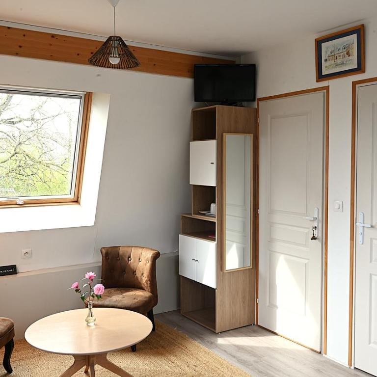 La Petite Charnasserie - Chambre Double ou Lits Jumeaux - Vue sur Jardin - 8