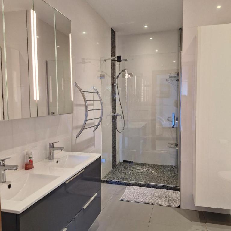 Grand 3 chambres quartier Pinède Juan - Appartement 3 Chambres - 22