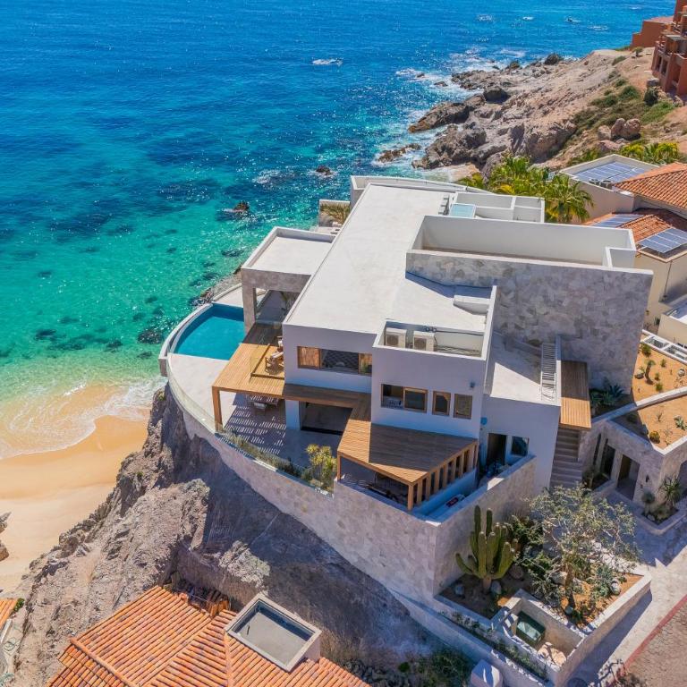 NEW Stunning Villa, full staff, gym and has its own Private Swimmable Beach - Villa - Beach Front - 12