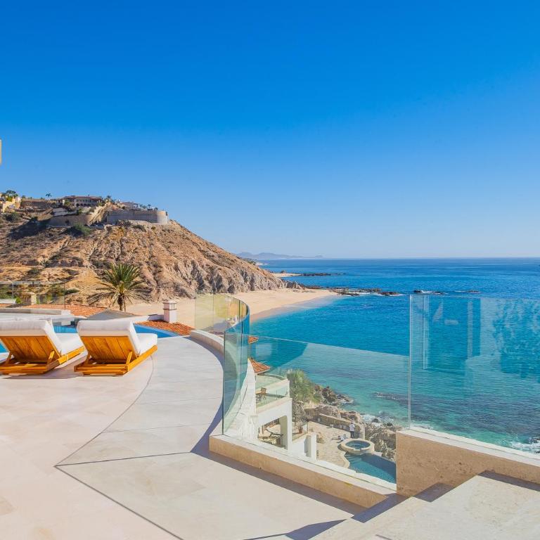 NEW Stunning Villa, full staff, gym and has its own Private Swimmable Beach - Villa - Beach Front - 18