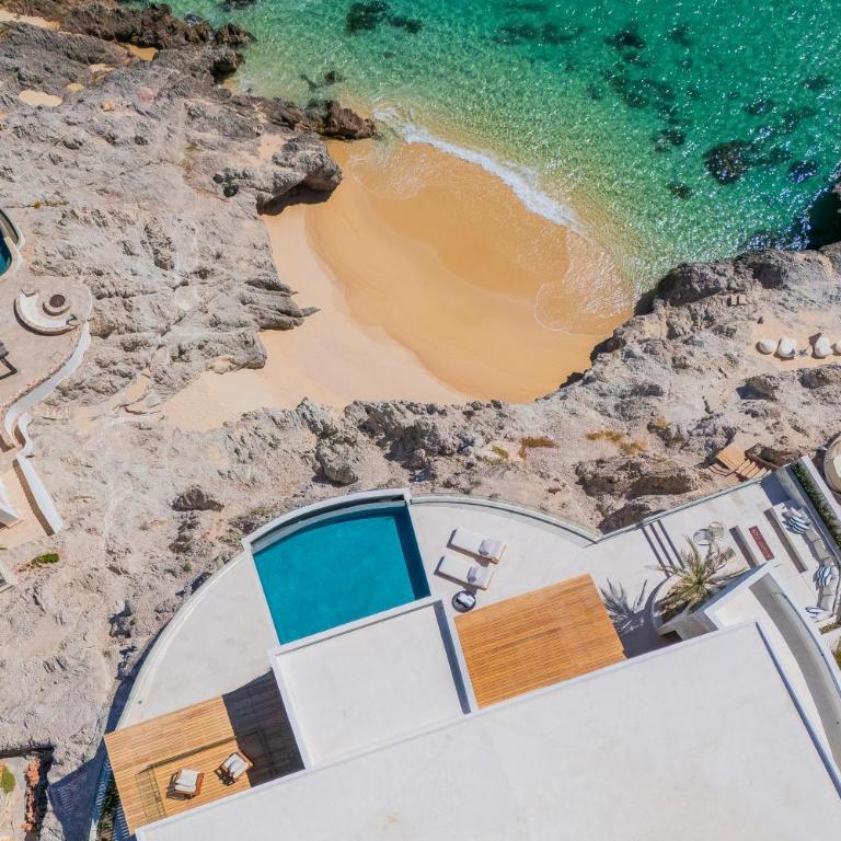NEW Stunning Villa, full staff, gym and has its own Private Swimmable Beach - Villa - Beach Front - 23
