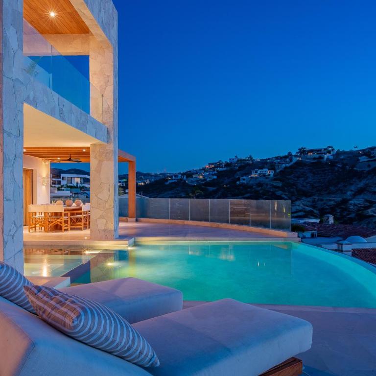 NEW Stunning Villa, full staff, gym and has its own Private Swimmable Beach - Villa - Beach Front - 26