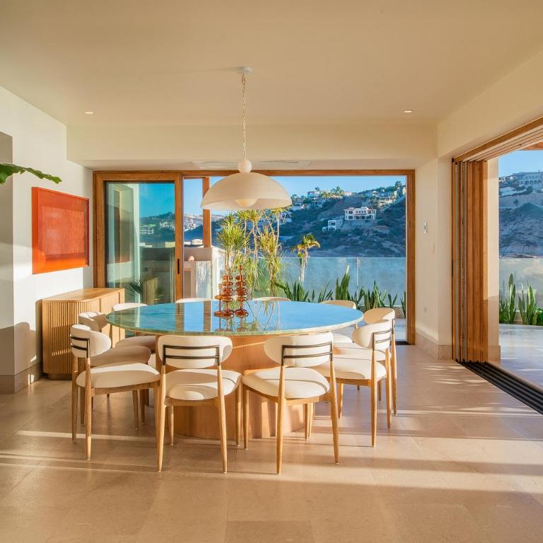 NEW Stunning Villa, full staff, gym and has its own Private Swimmable Beach - Villa - Beach Front - 28