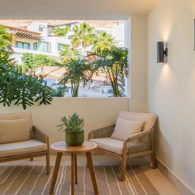 NEW Stunning Villa, full staff, gym and has its own Private Swimmable Beach - Villa - Beach Front - 30