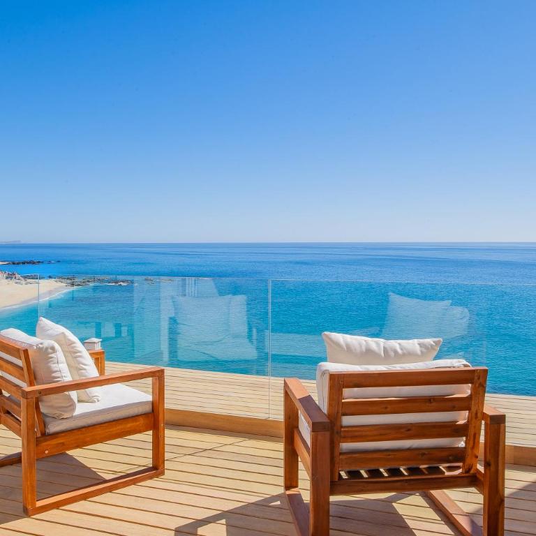 NEW Stunning Villa, full staff, gym and has its own Private Swimmable Beach - Villa - Beach Front - 42