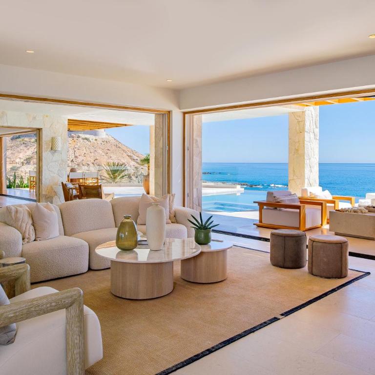 NEW Stunning Villa, full staff, gym and has its own Private Swimmable Beach - Villa - Beach Front - 46