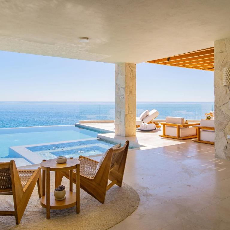 NEW Stunning Villa, full staff, gym and has its own Private Swimmable Beach - Villa - Beach Front - 48