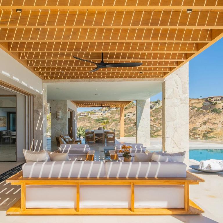 NEW Stunning Villa, full staff, gym and has its own Private Swimmable Beach - Villa - Beach Front - 53