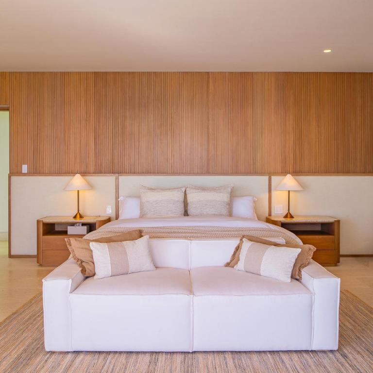 NEW Stunning Villa, full staff, gym and has its own Private Swimmable Beach - Villa - Beach Front - 57