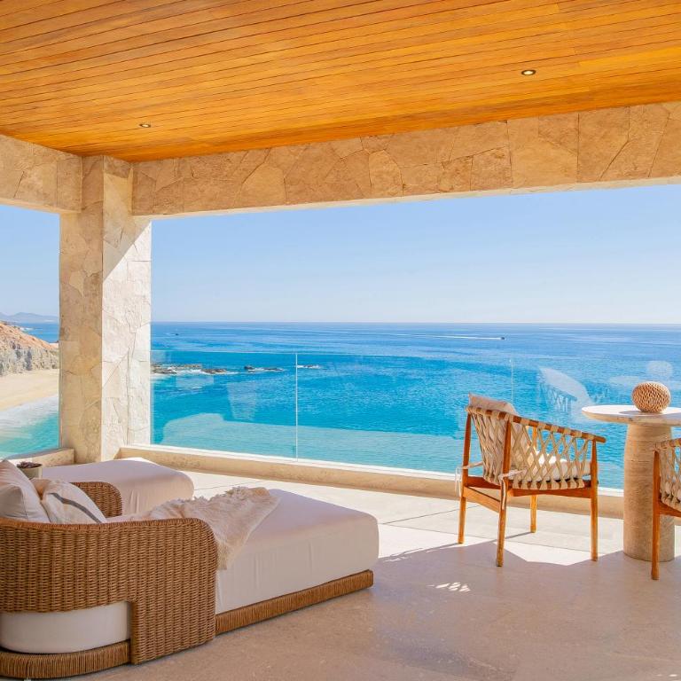 NEW Stunning Villa, full staff, gym and has its own Private Swimmable Beach - Villa - Beach Front - 60