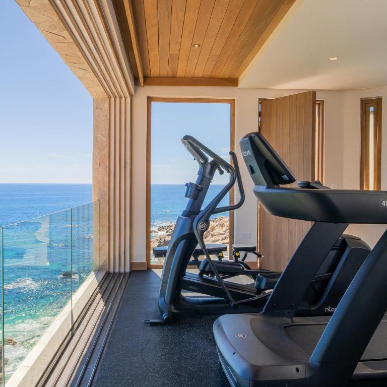 NEW Stunning Villa, full staff, gym and has its own Private Swimmable Beach - Villa - Beach Front - 68