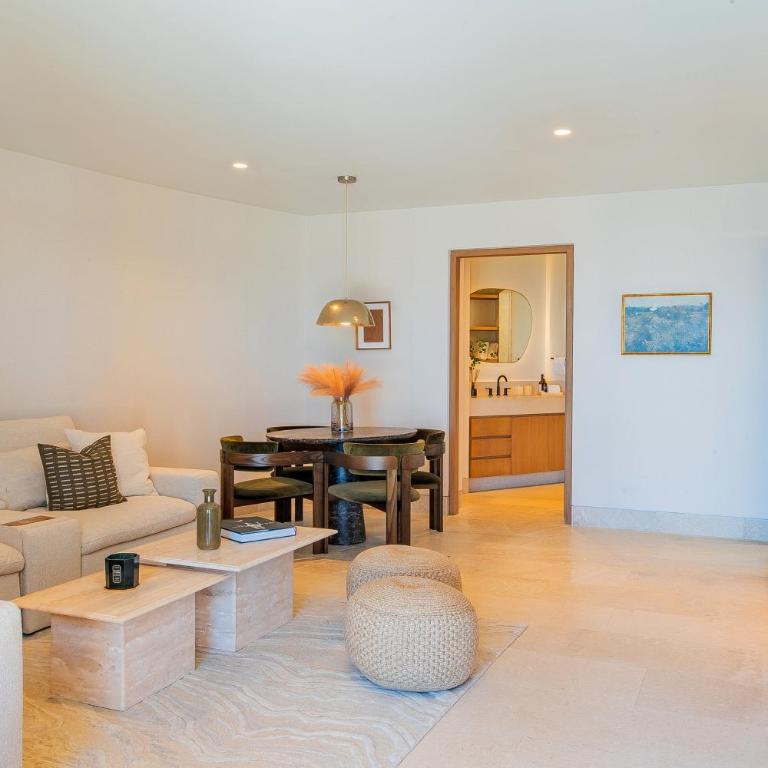 NEW Stunning Villa, full staff, gym and has its own Private Swimmable Beach - Villa - Beach Front - 73