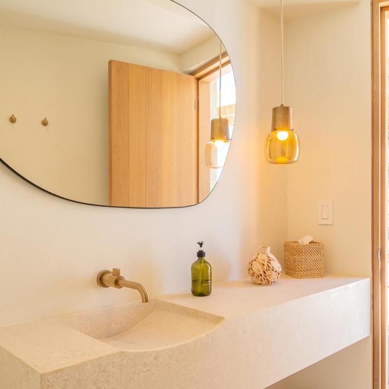 NEW Stunning Villa, full staff, gym and has its own Private Swimmable Beach - Villa - Beach Front - 74