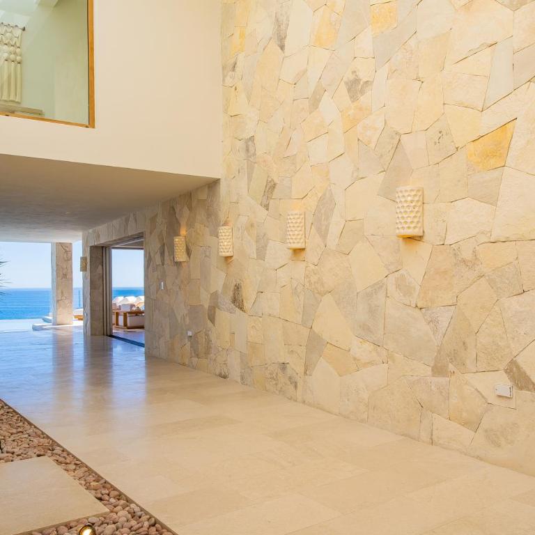 NEW Stunning Villa, full staff, gym and has its own Private Swimmable Beach - Villa - Beach Front - 75