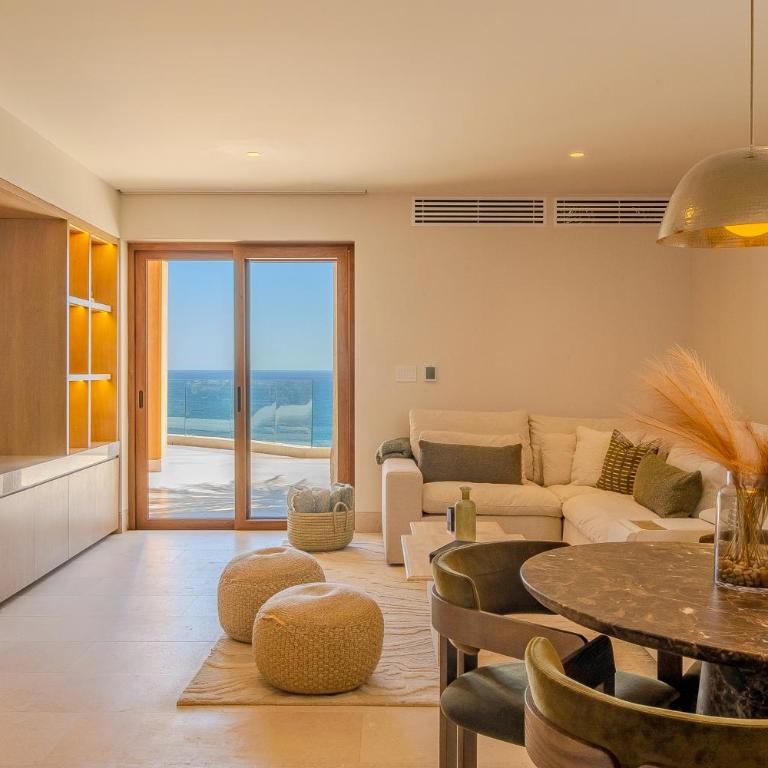 NEW Stunning Villa, full staff, gym and has its own Private Swimmable Beach - Villa - Beach Front - 76