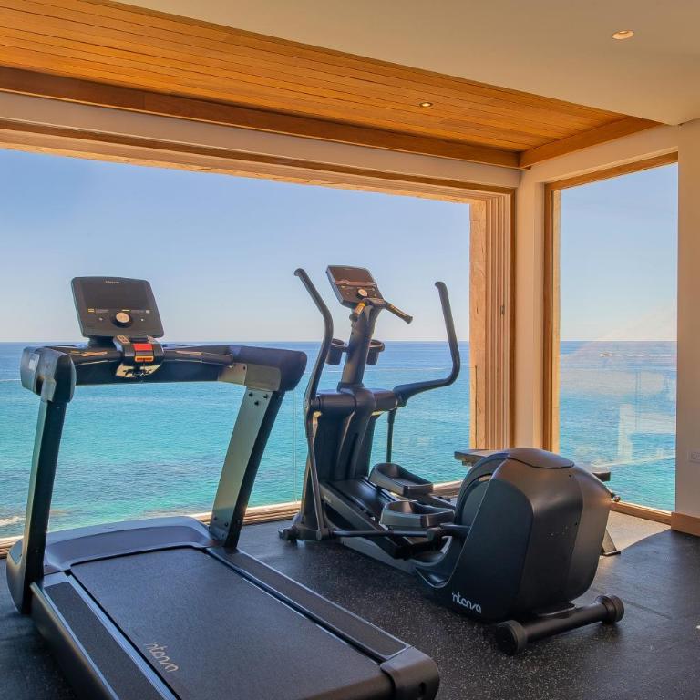 NEW Stunning Villa, full staff, gym and has its own Private Swimmable Beach - Villa - Beach Front - 77