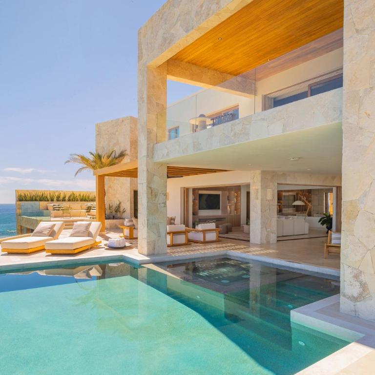 NEW Stunning Villa, full staff, gym and has its own Private Swimmable Beach - Villa - Beach Front - 79