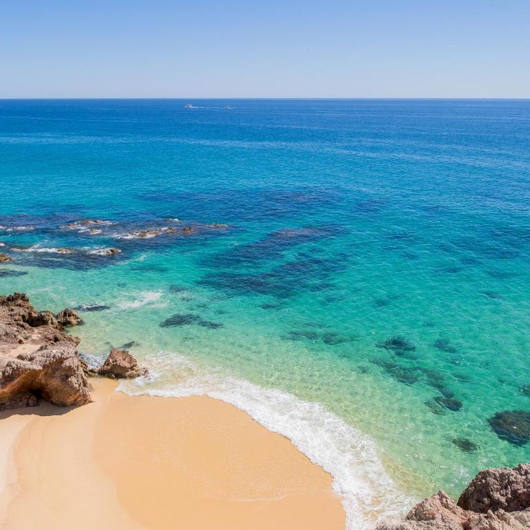 NEW Stunning Villa, full staff, gym and has its own Private Swimmable Beach - Villa - Beach Front - 80