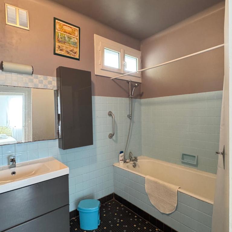 Spacieuse maison de 190 m2, jardin, la plage à 15min à pied - 6 personnes - Villa 3 Chambres - 22