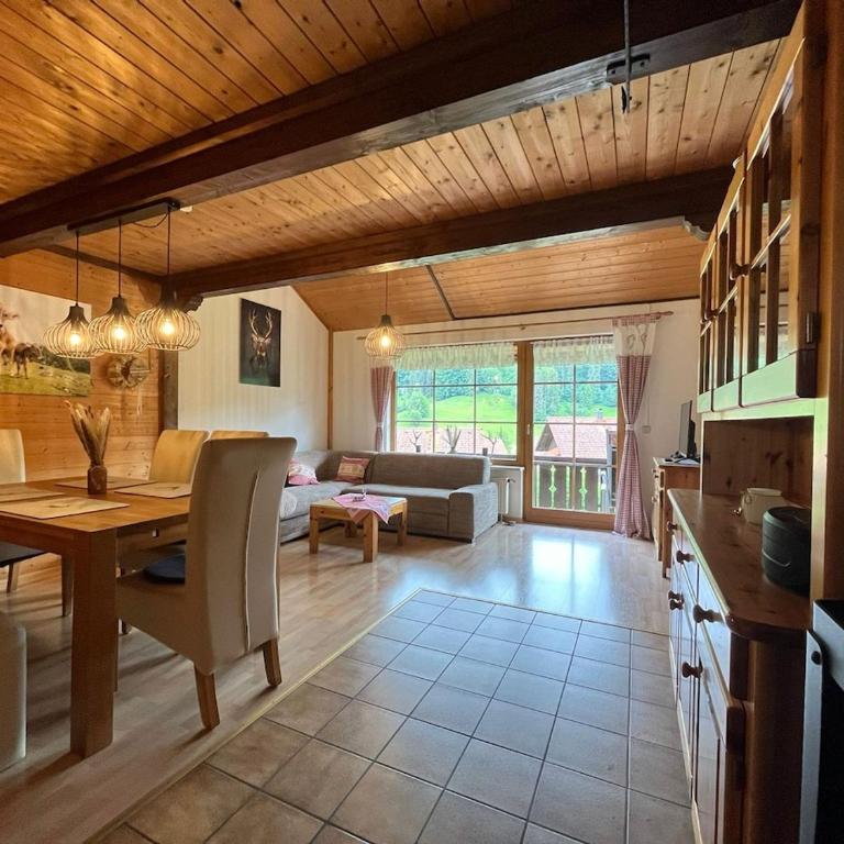 Schöne Ferienwohnung im Allgäu - Apartamento de 3 dormitorios con balcón - 1