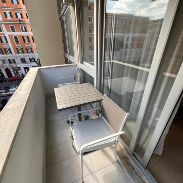 Monolocale San Giovanni con Balcone a 50 m dalla metro - Appartamento con 1 Camera da Letto - 20