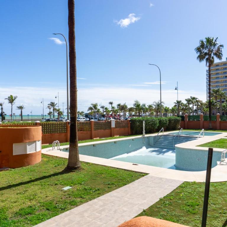 BlueWave Beach Retreat - Apartamento Estándar de 3 dormitorios - 1
