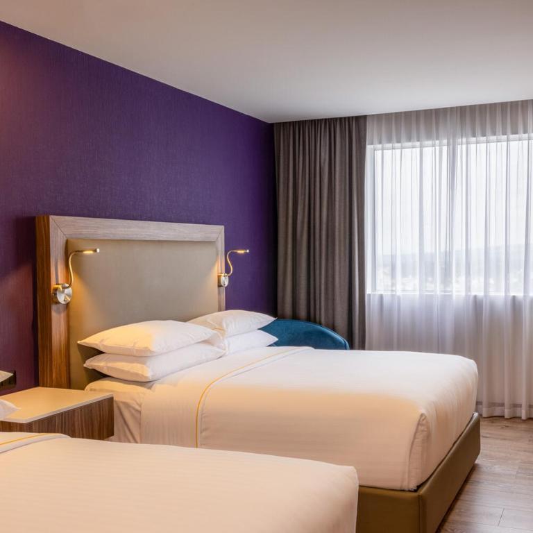 Sheraton Guadalajara Expo - Habitación con 2 camas grandes y vistas a la ciudad - 3