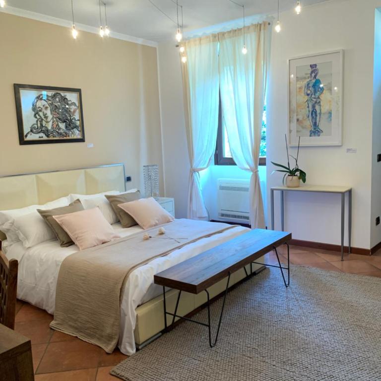 La Villa Como - Double Room with Private Bathroom - 5